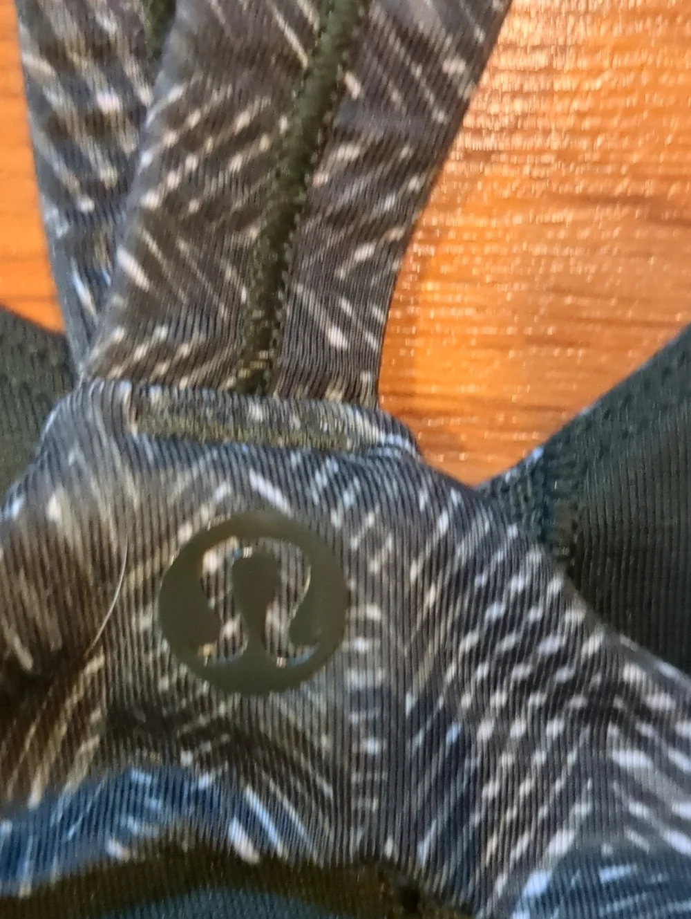 Lululemon Wrap It Up Crossover Tank Top Gator Green Printed Bra Size 8
